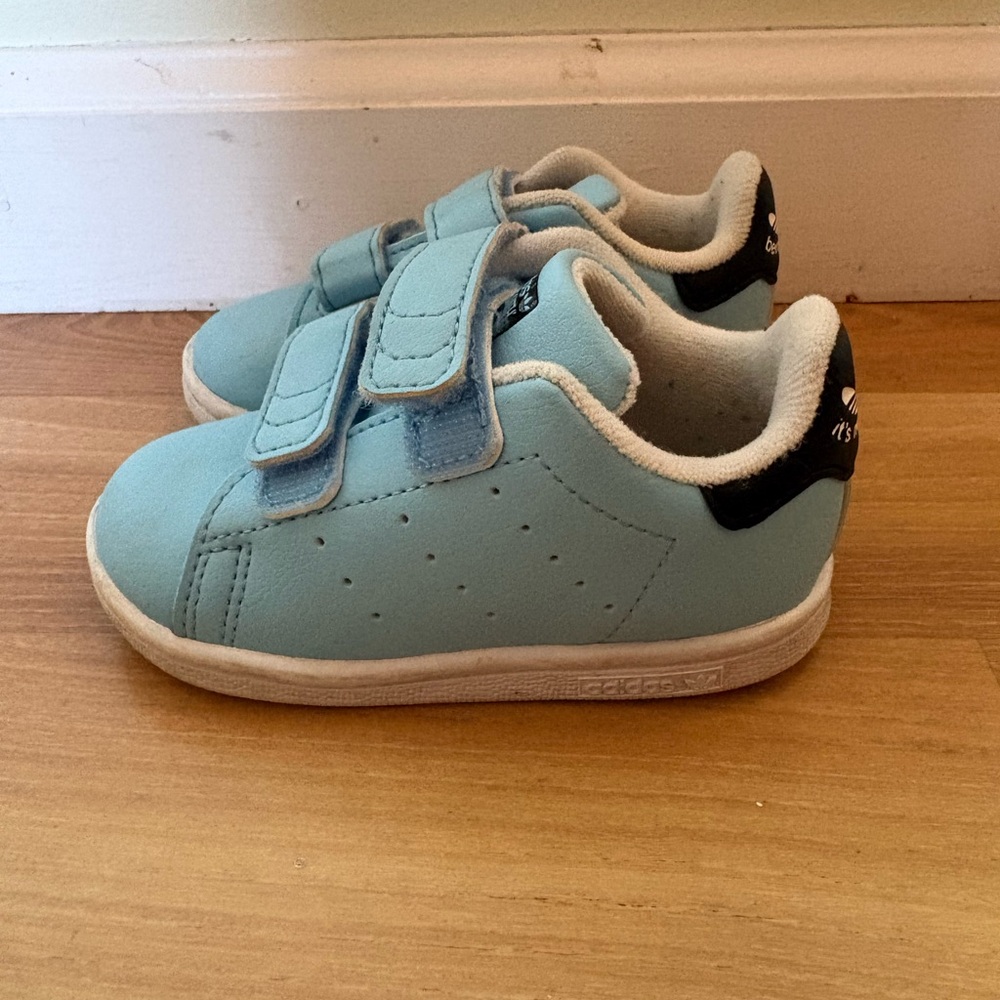 Adidas Kids' Light Blue Stan Smith Disney's Genie Sneakers - Picture 2 of 10